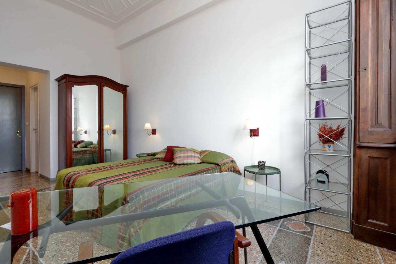 Art View Apartment Rom